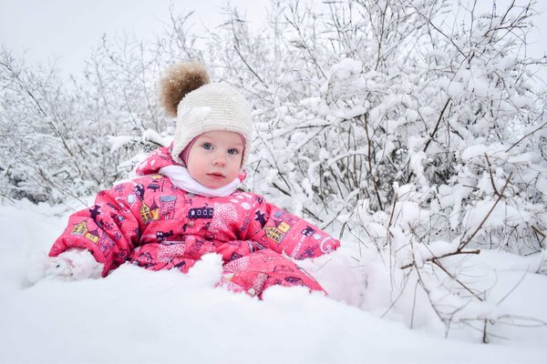 Come si può abbinare una clutch con una tuta elegante per un evento serale?