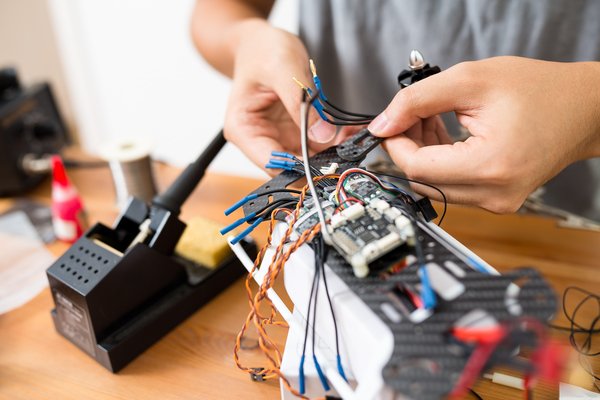 Quali tecnologie emergenti potrebbero rivoluzionare i servizi di consegna con i droni?